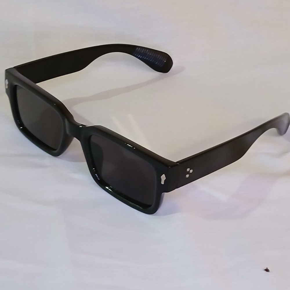Chic Black Rectangular Sunglasses - image 1